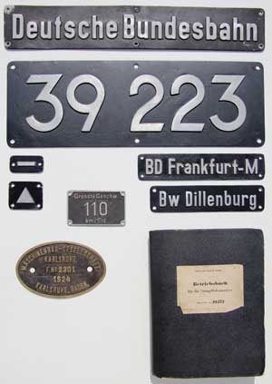 DB, Satz mit 39 223 GAlS-RH, Betriegbsbuch, Fabrikschild, Heimatschilder, Geschwindigkeitsschild