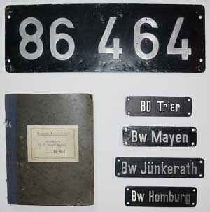 DB-Schild 86 464, Niet-Alu-Rund, Ausführung Aw Trier, mit Betriebsbuch und Heimatschildern