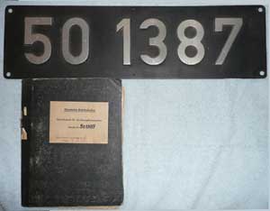 Schild und Betriebsbuch der DB 50 1387, Niet-Alu-Rund