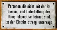 Dampflokschild, Ausführung: Blech, emailliert. BxH = 200 x 100 mm. (Interessante Schreibweise: Abkürzung mit Doppelpunkt). Ein schönes Schild.