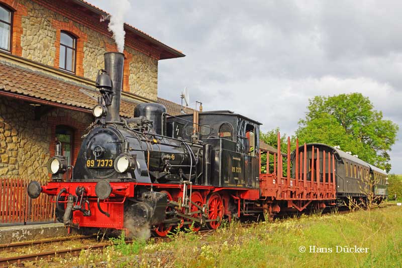 Lokschildersammlertreffen 2019 in Fladungen, Photohalt mit 89 7373.  Hans Dcker