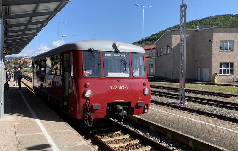 Museumstriebwagen 772 149-7 (LVT 2.09.249) im Bahnhof Meiningen