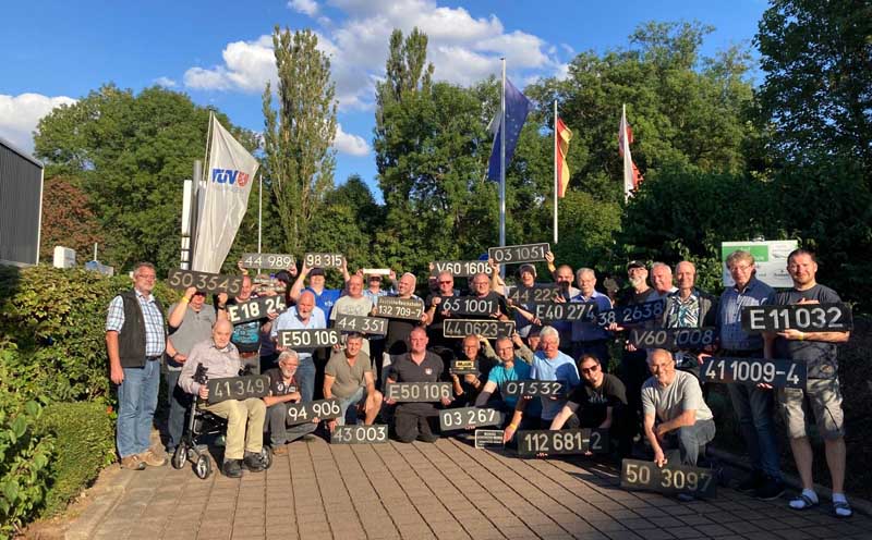 Lokschildersammlertreffen 2025: Gruppenphoto im Hotel am Tierpark in Gotha